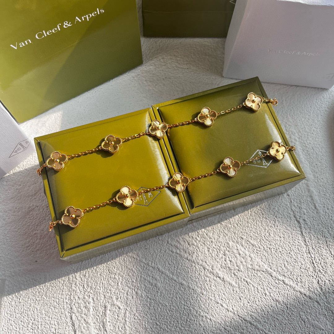 Accessories Necklaces — 04a26875 angle 1
