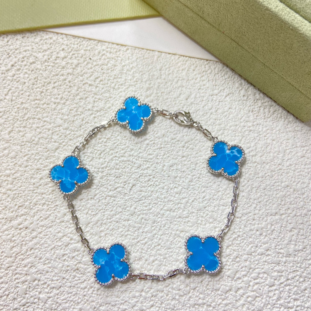 Accessories Necklaces — 8d7dd9f2 angle 1