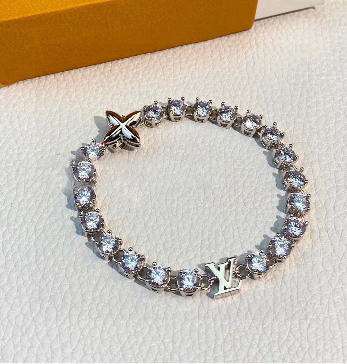Accessories Necklaces — 978cce5b angle 1