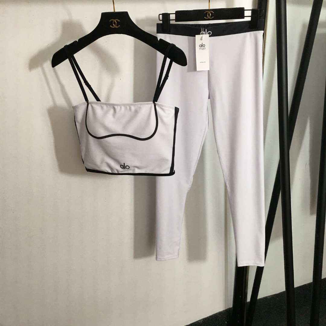 Alo T-Shirt — af4f17ec angle 1