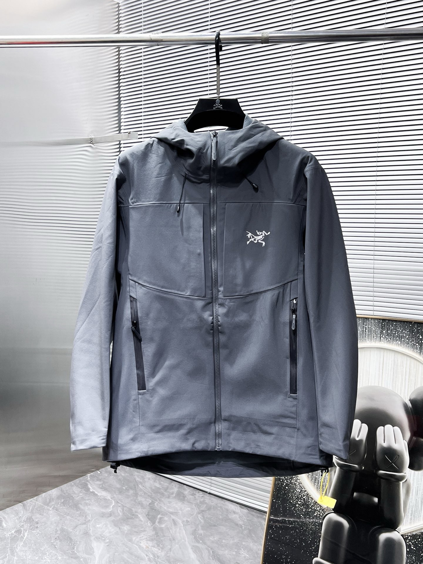 Arc'teryx Hoodie — 814c9bb2 angle 1