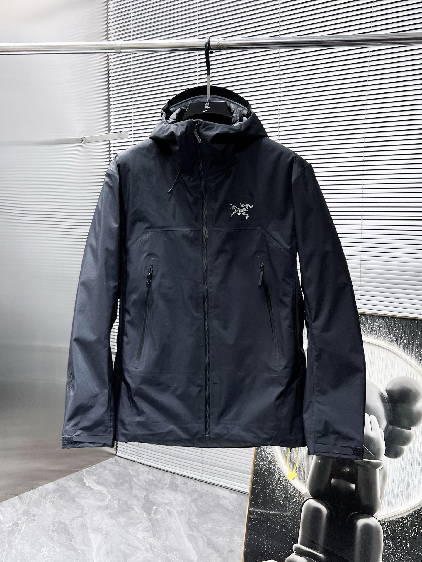 Arc'teryx Hoodie — dad00603 angle 1
