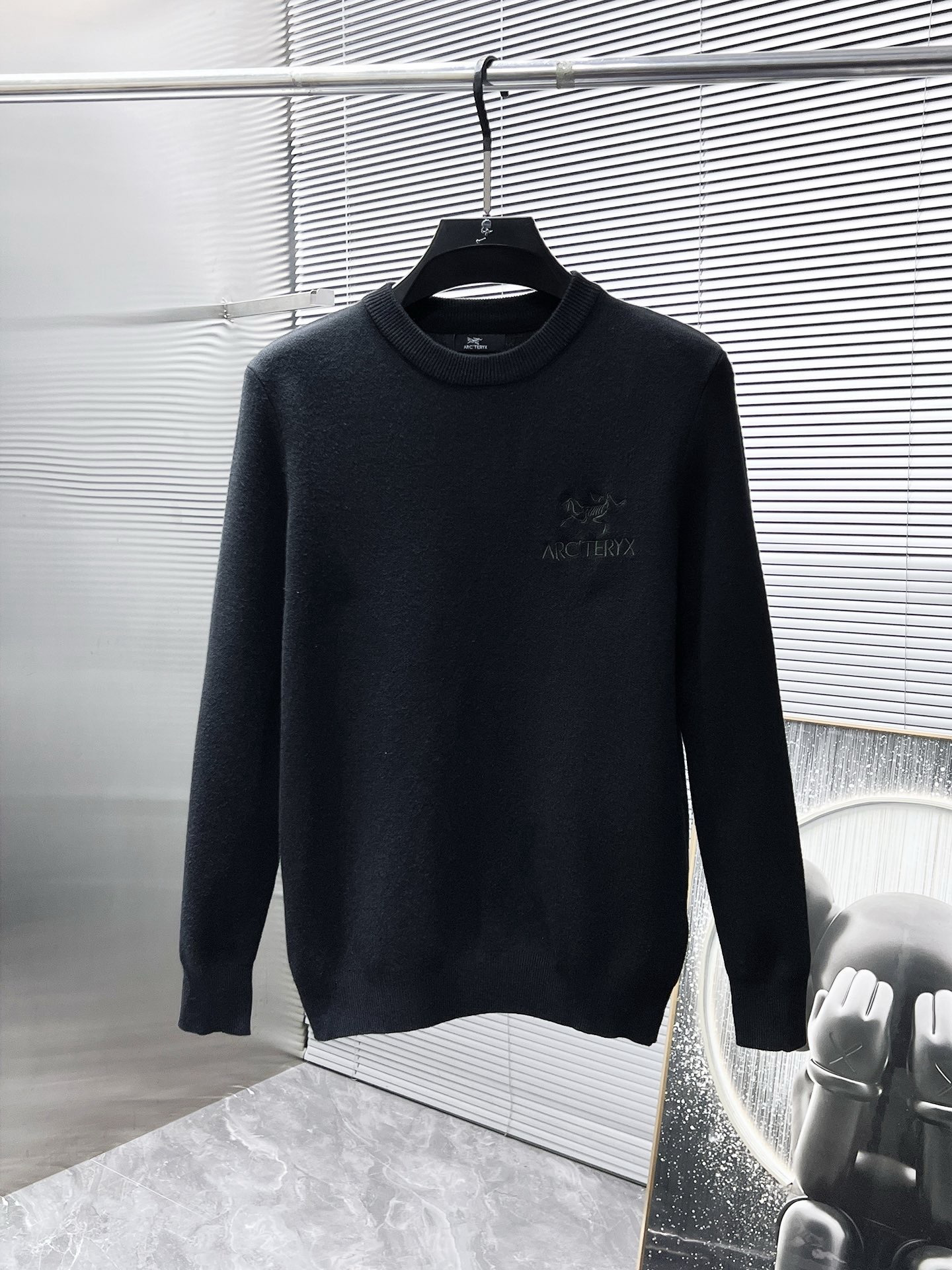 Arc'teryx Hoodie — f84a1769 angle 1