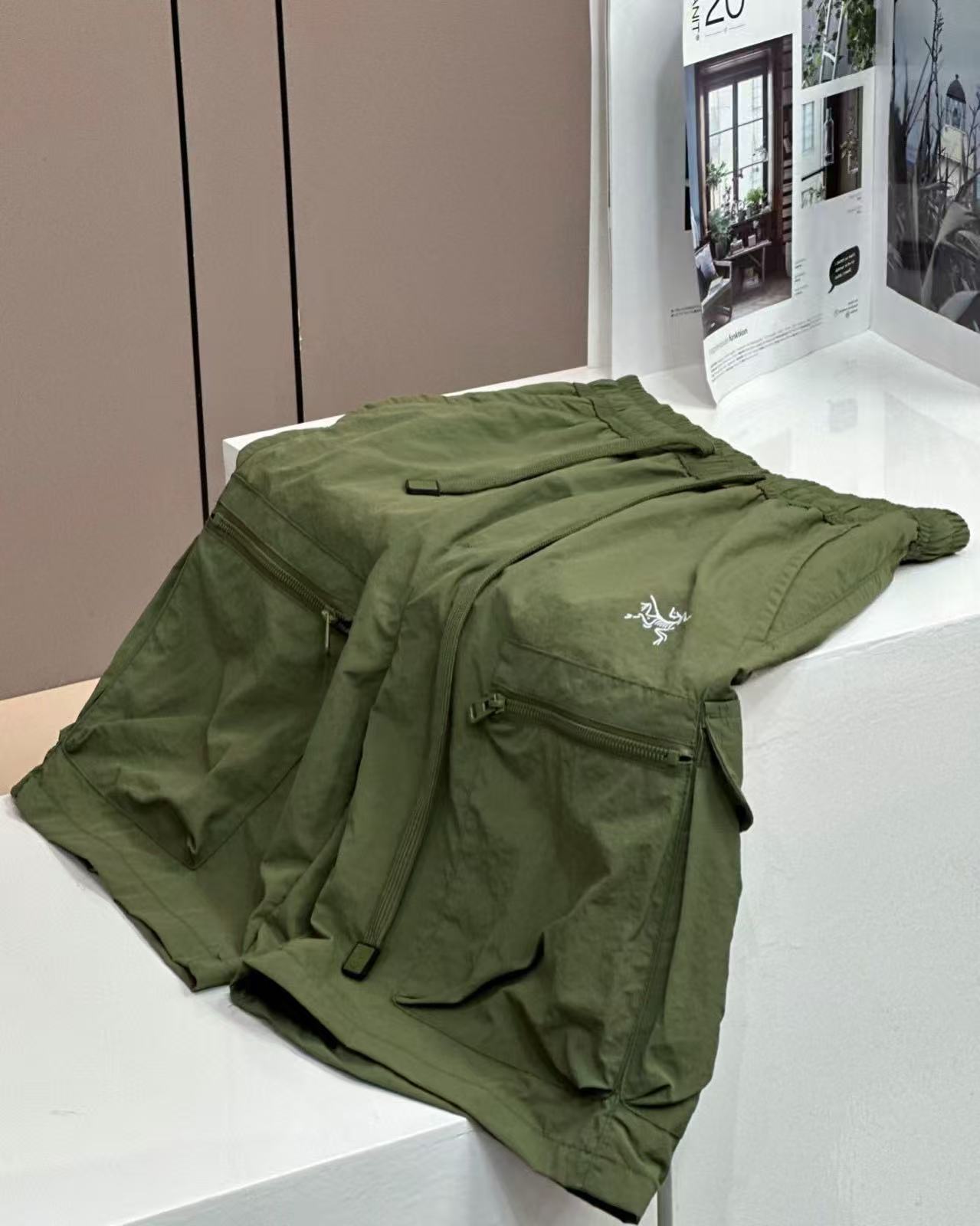 Arc'teryx Pants — 50561056 angle 1
