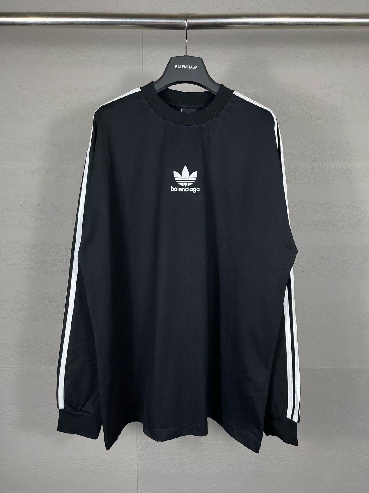 Balenciaga Hoodie — 81cfe7f7 angle 1