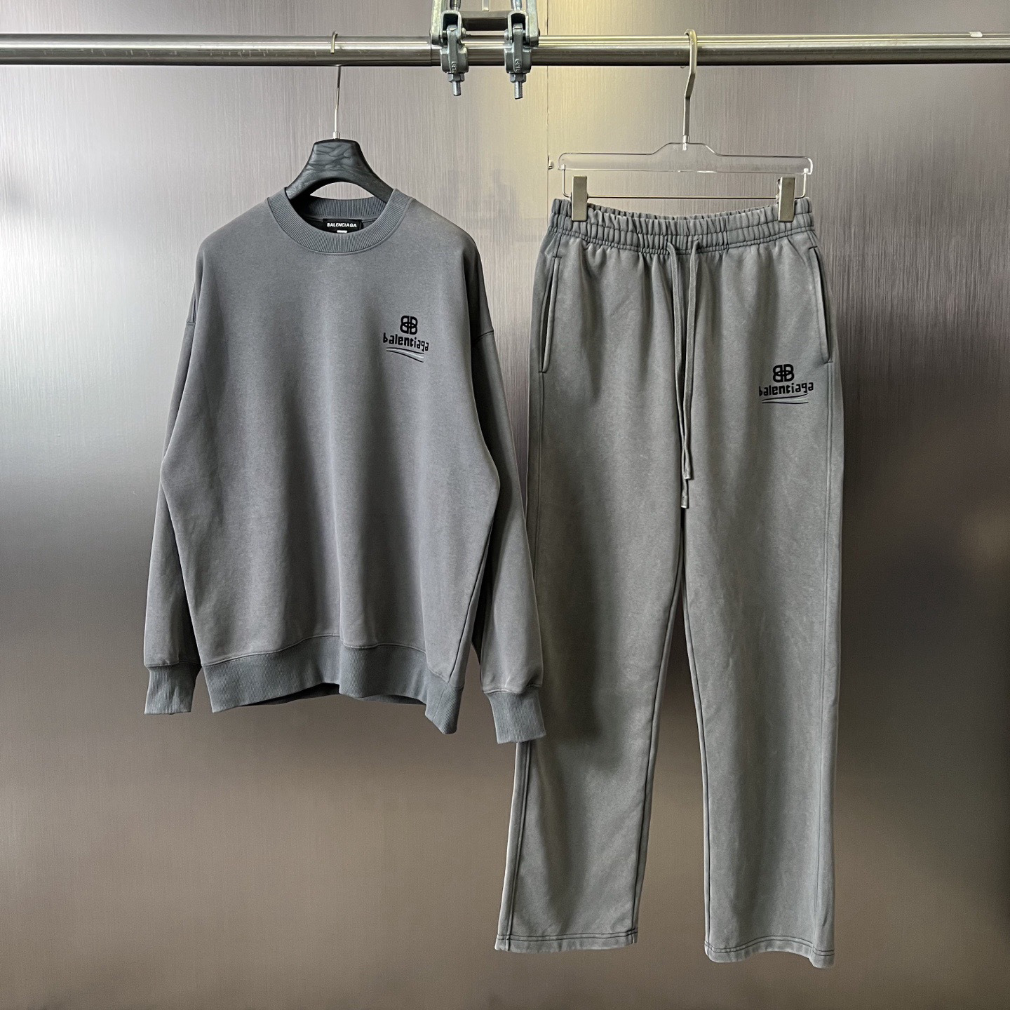Balenciaga Hoodie — 8f069263 angle 1