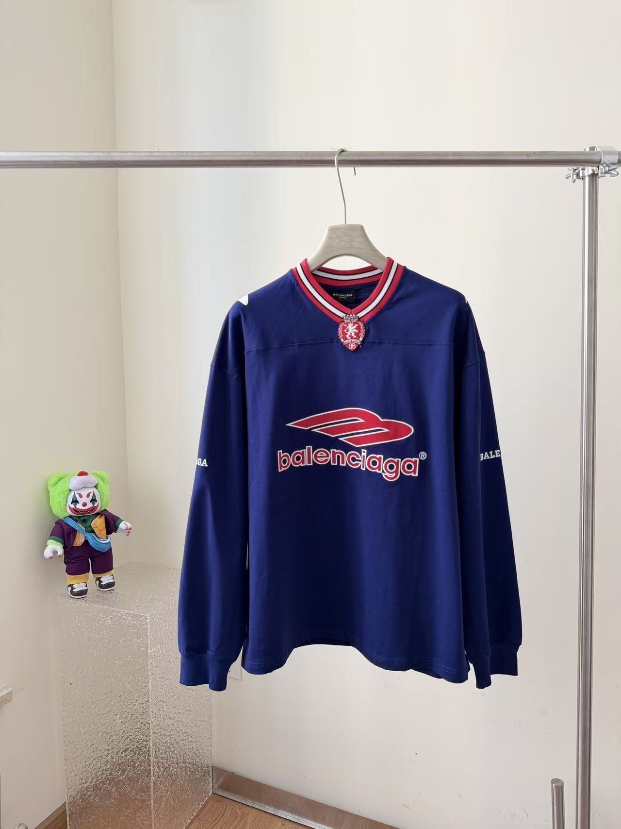 Balenciaga Hoodie — aceead9c angle 1
