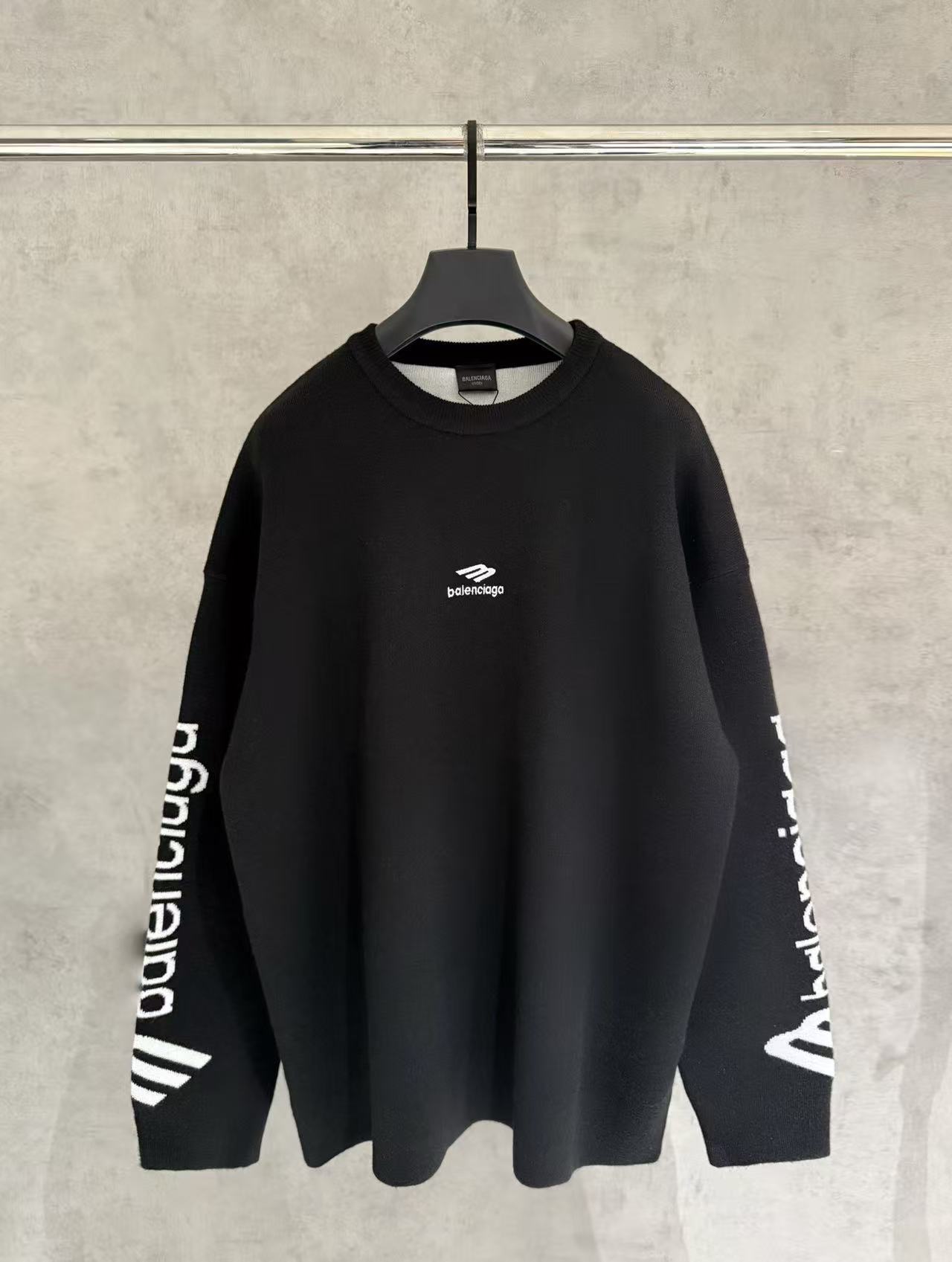 Balenciaga Hoodie — cf2d7b08 angle 1