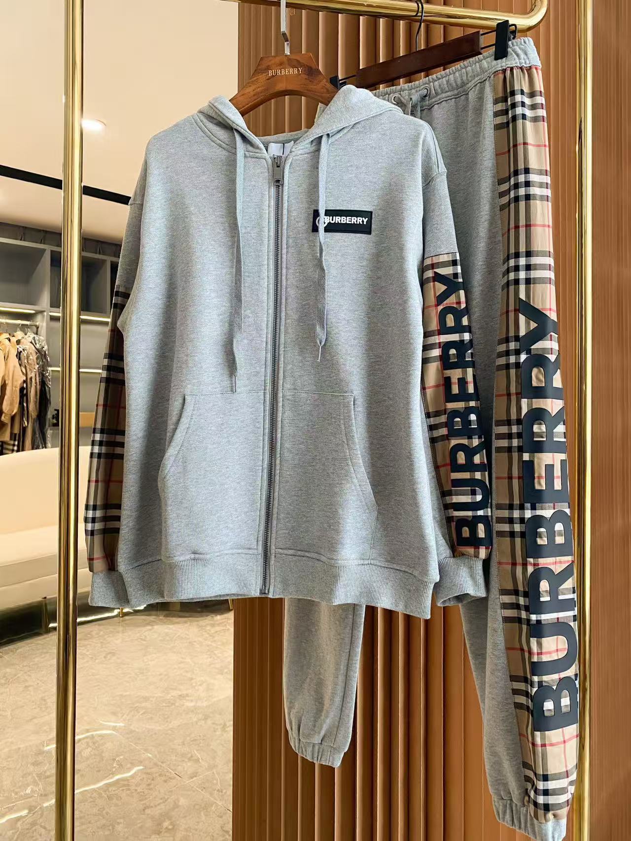 Burberry Hoodie — 71a37e39 angle 1