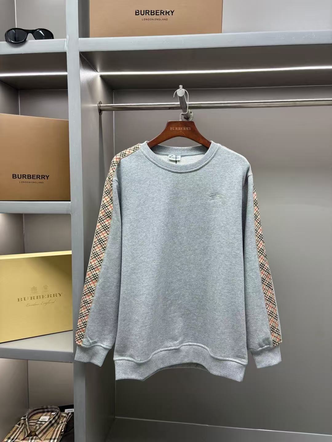 Burberry Hoodie — a909551b angle 1