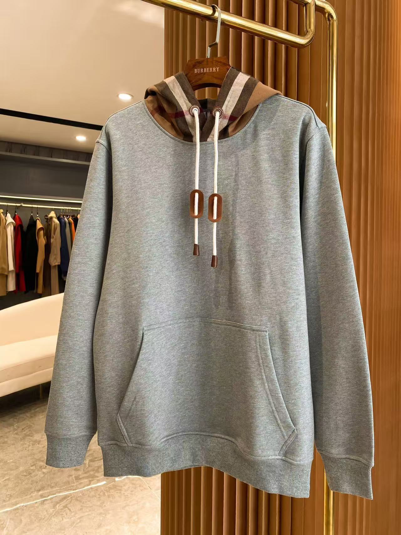 Burberry Hoodie — d256950a angle 1