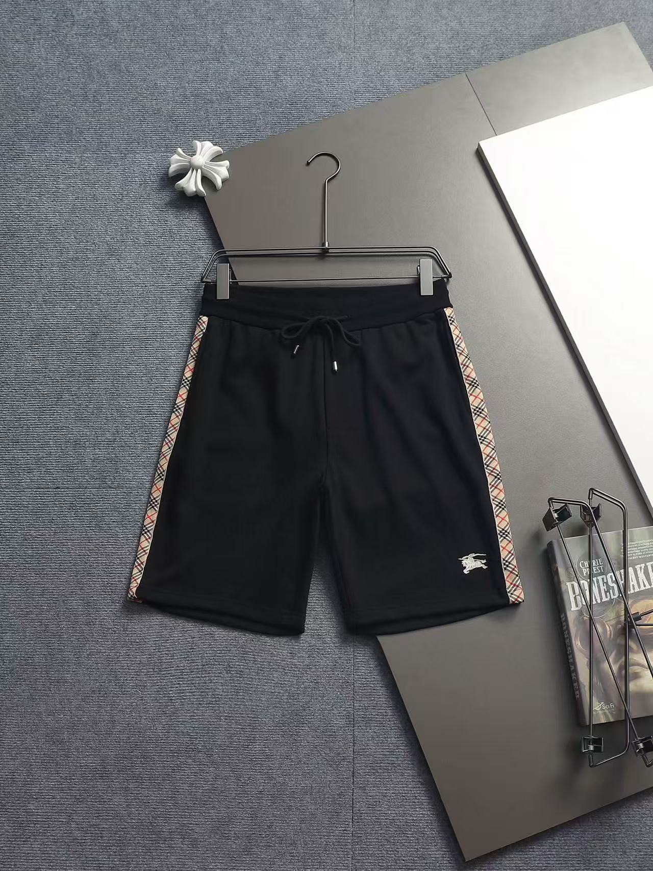 Burberry Pants — 6cebb48c angle 1