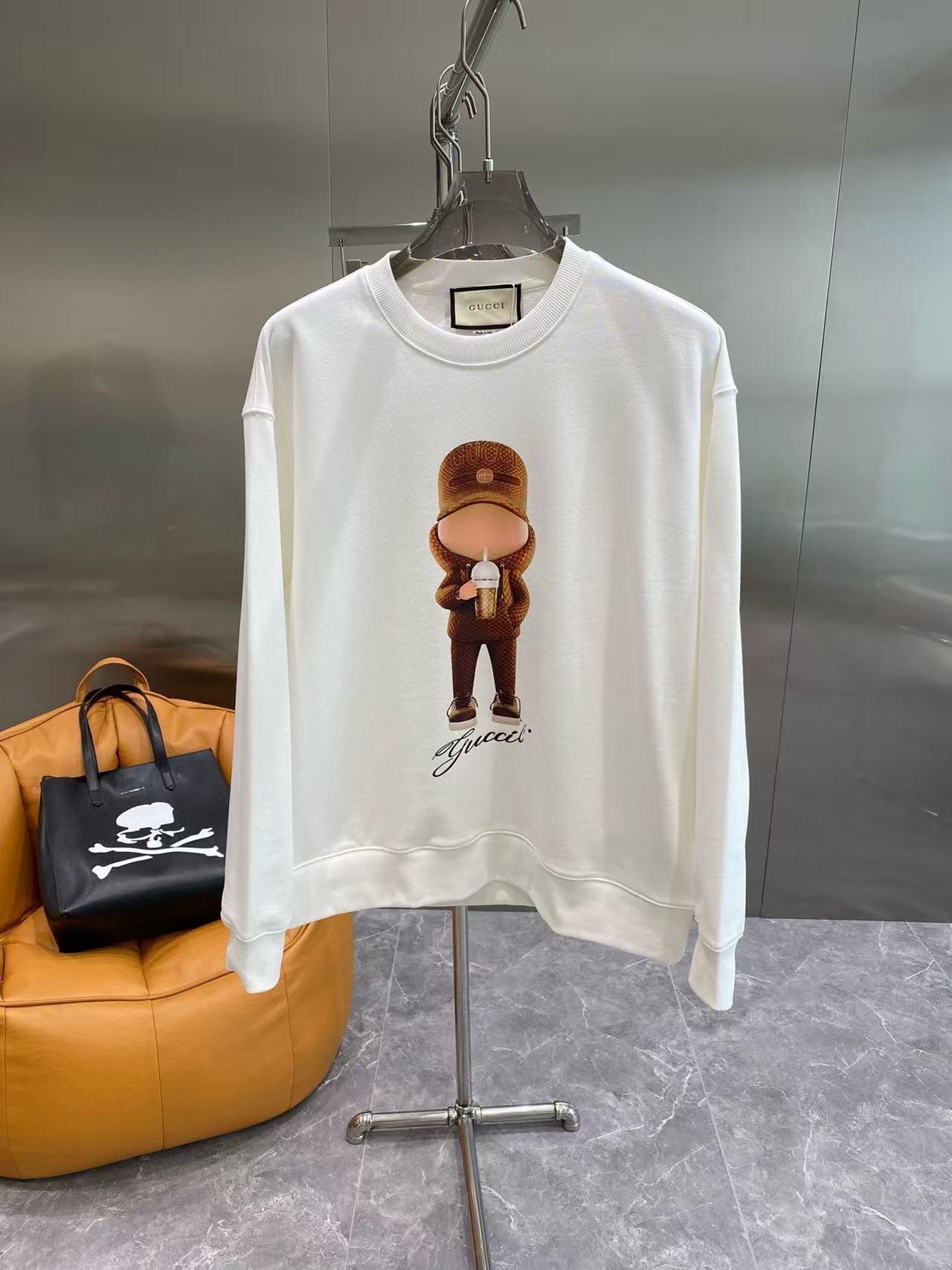 Gucci Hoodie — deaf4bde angle 1