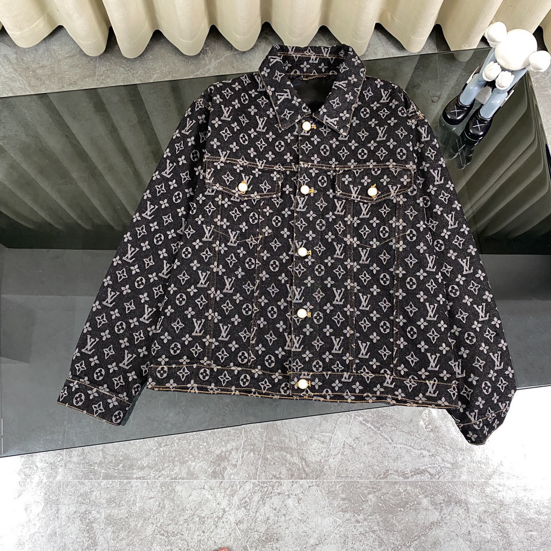 Louis Vuitton Hoodie — d25d265b angle 1
