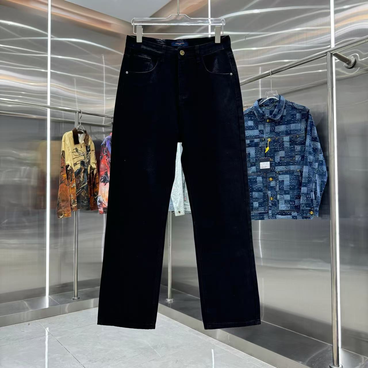 Louis Vuitton Pants — bd71f59f angle 1
