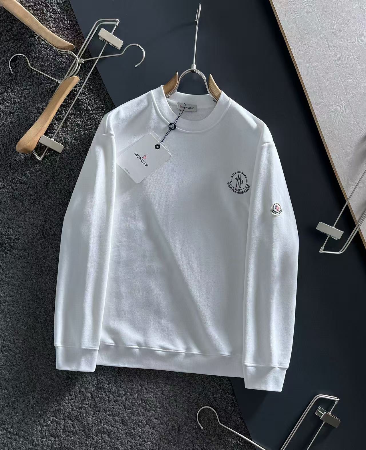 Moncler All — 40a013a0 angle 1