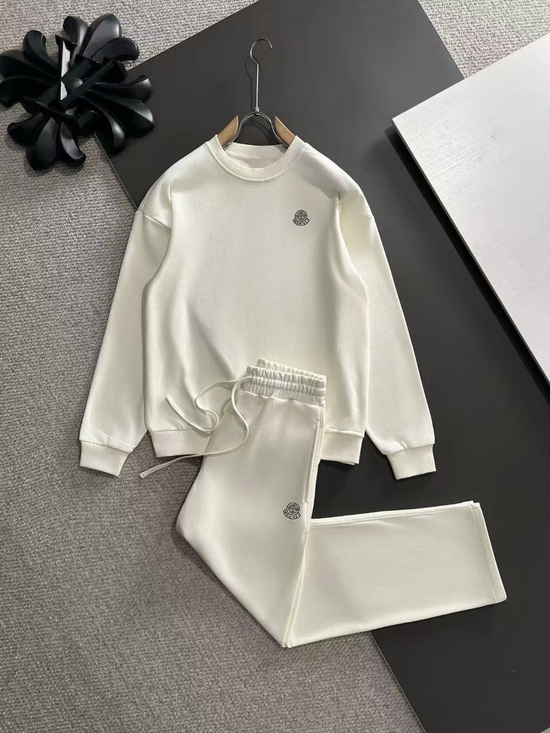 Moncler All — 67229f62 angle 1