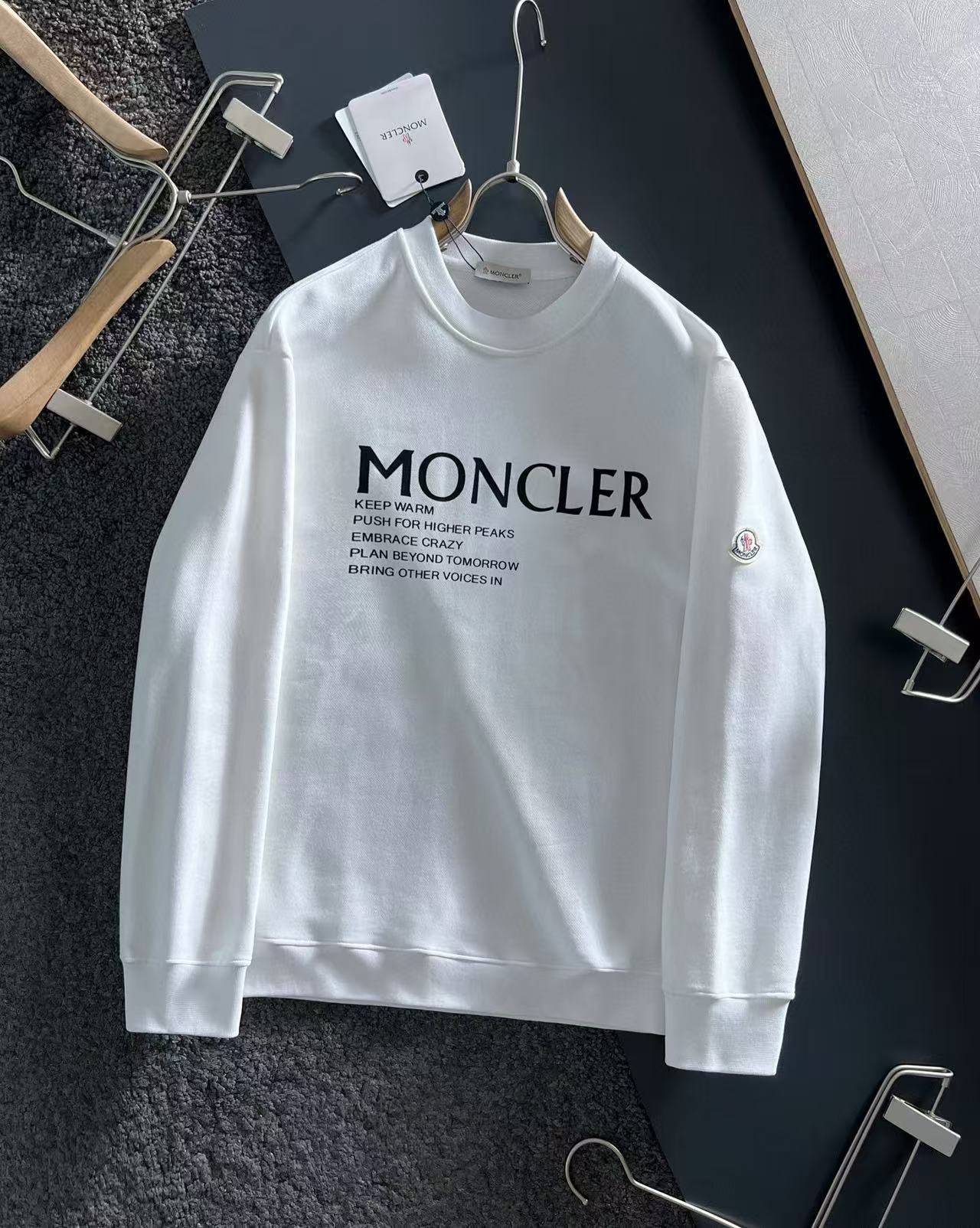 Moncler All — 9e96a24b angle 1