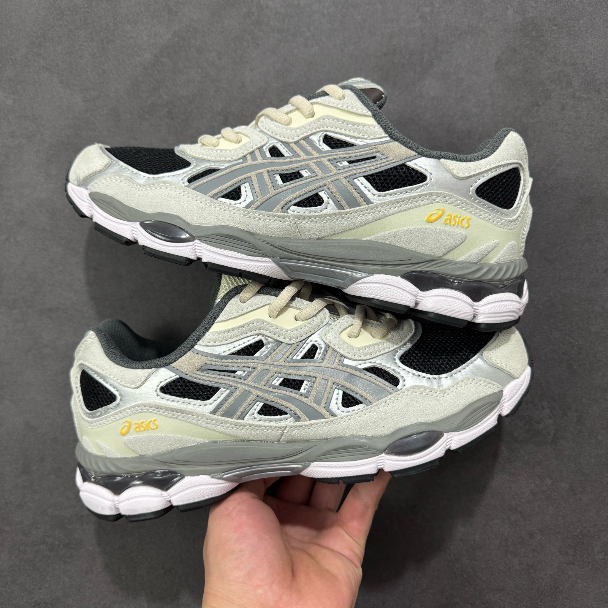 Shoe Ascics — 4003d06c angle 1