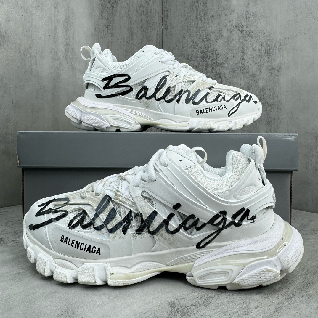Shoe Balenciaga shoe — 60efb0b0 angle 1