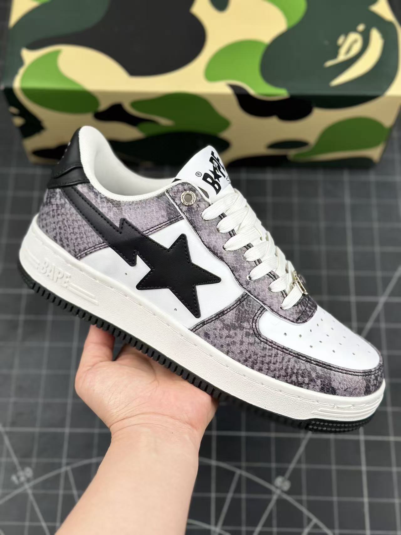 Shoe BAPE — 7ac65289 angle 1