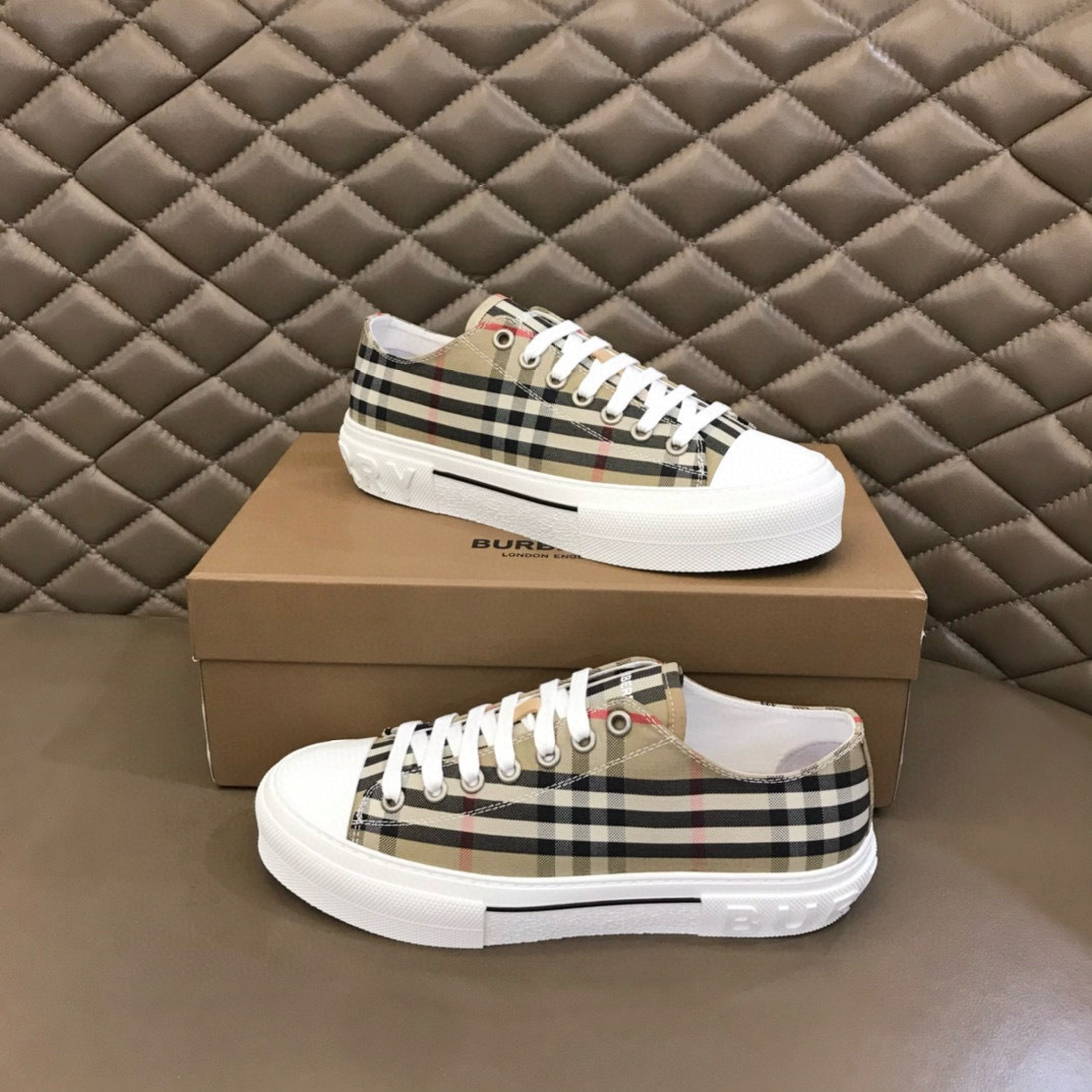 Shoe Burberry shoes — 3ecf67a7 angle 1