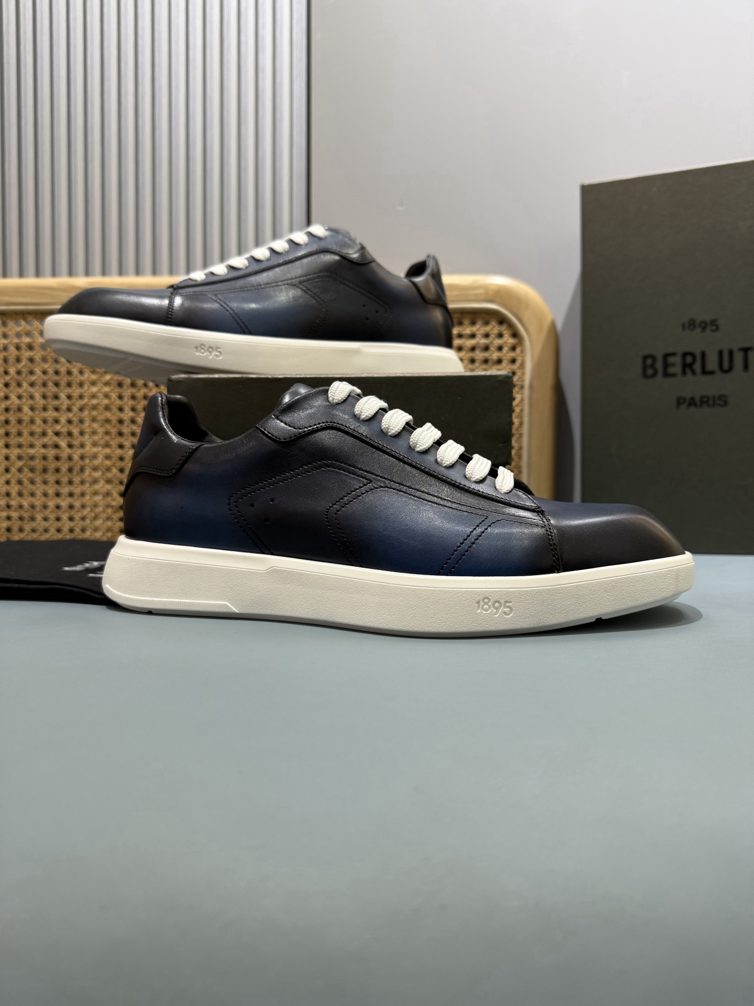 Shoe Burberry shoes — 8479d121 angle 1