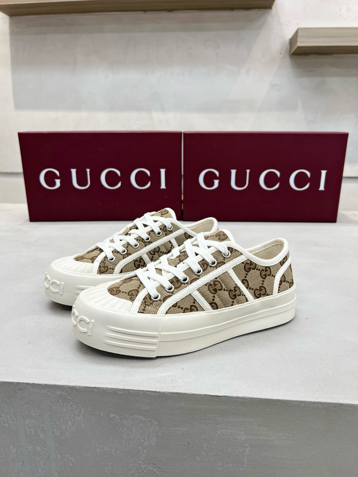 Shoe GUCCI shoes — ae0600ba angle 1