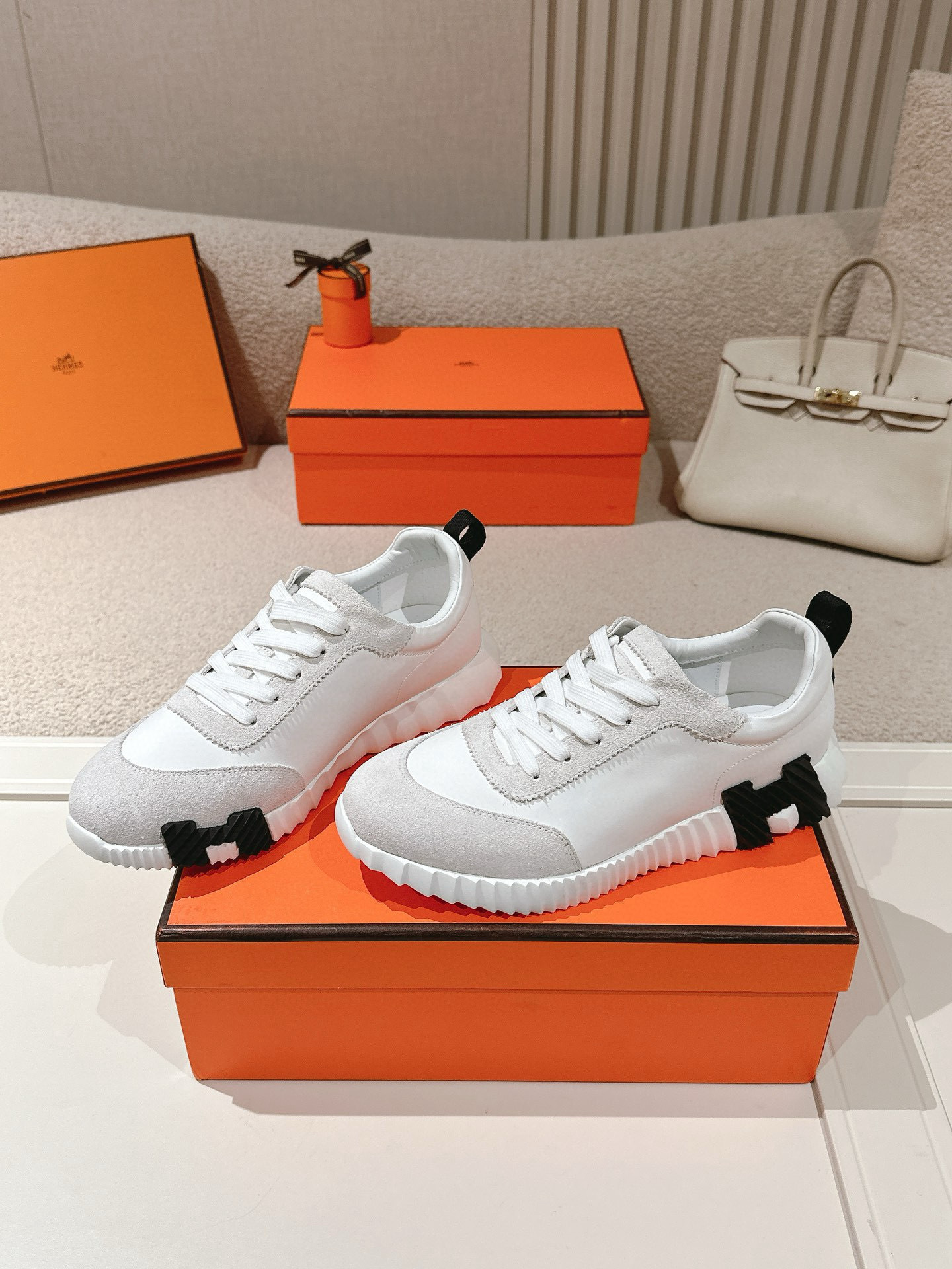 Shoe Hermès shoe — 02724acc angle 1