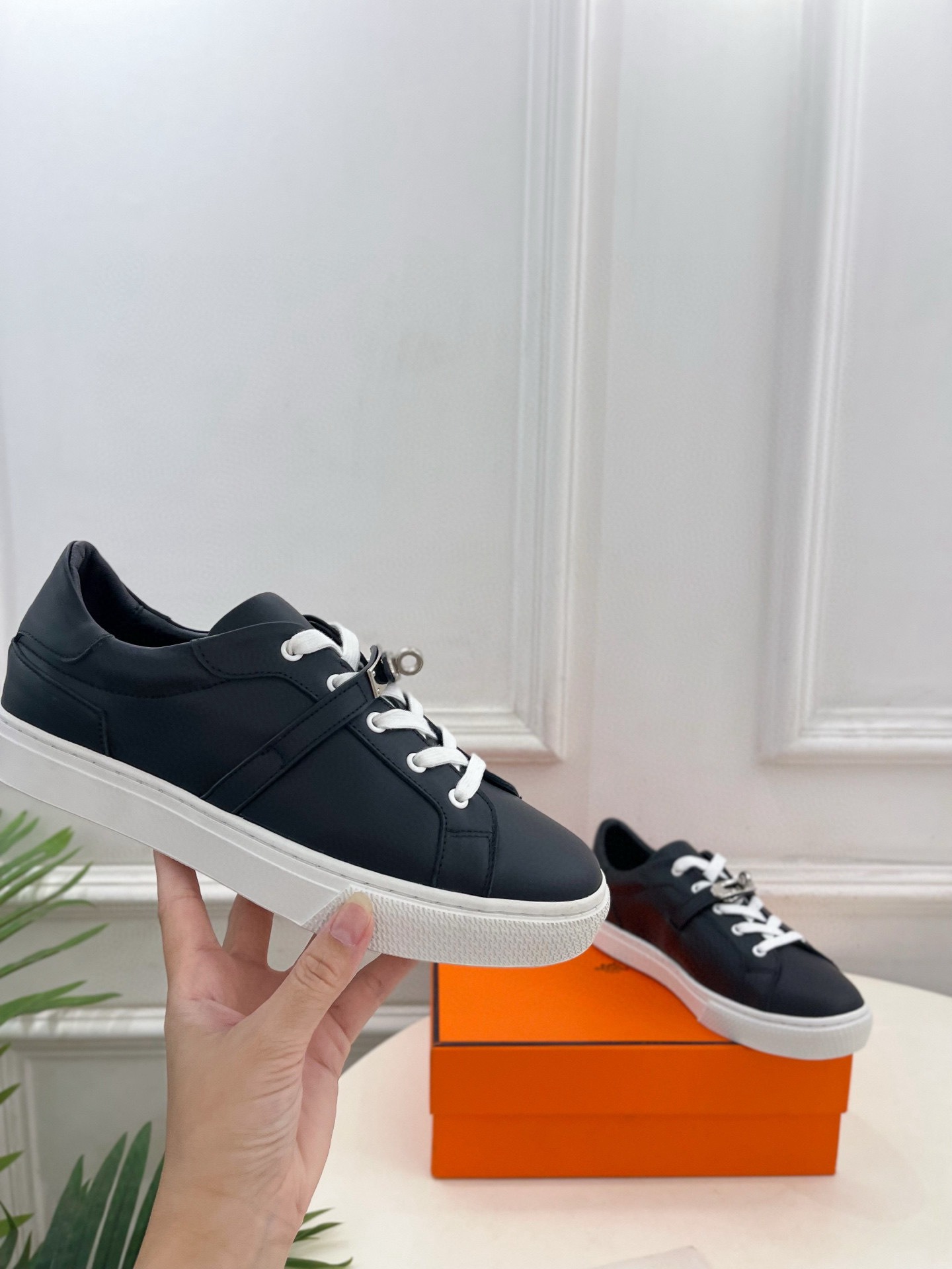 Shoe Hermès shoe — c243a467 angle 1