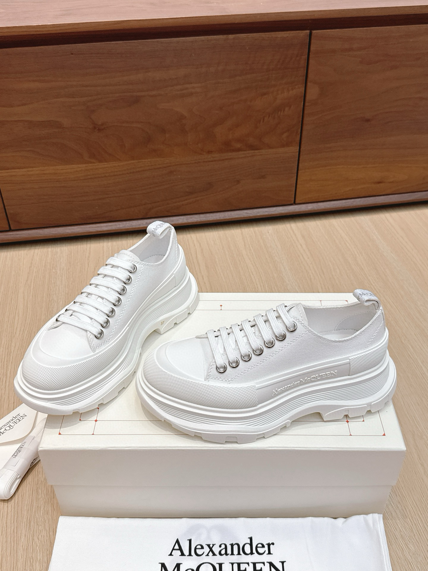 Shoe McQueen shoe — 2a0125db angle 1