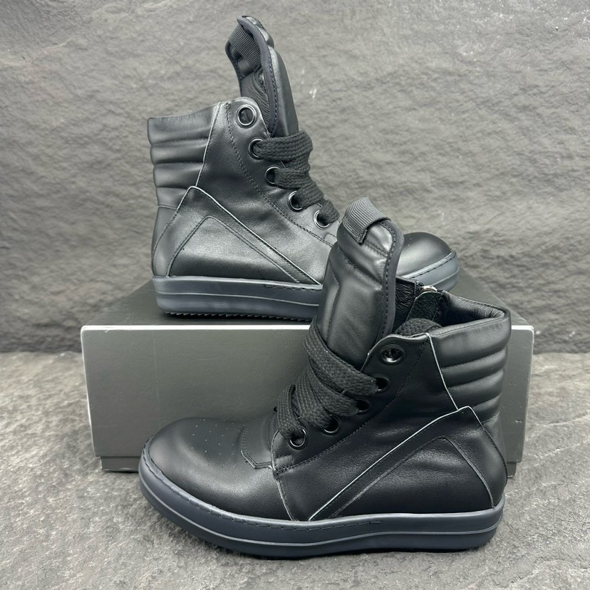 Shoe Men's Boots — 8d937bab angle 1