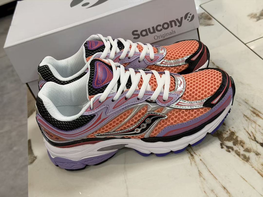 Shoe Saucony — cd06c695 angle 1