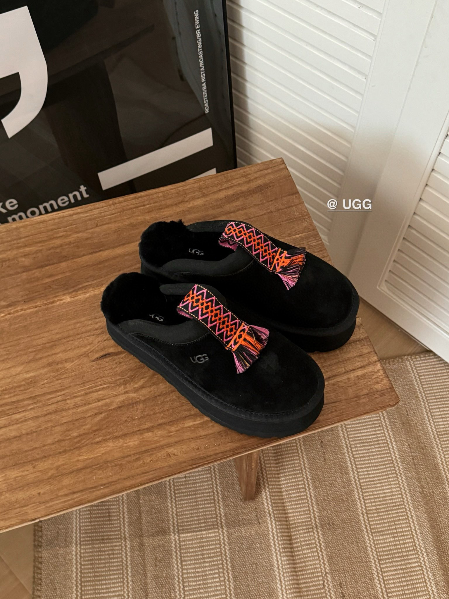 Shoe Ugg series — 410f3396 angle 1