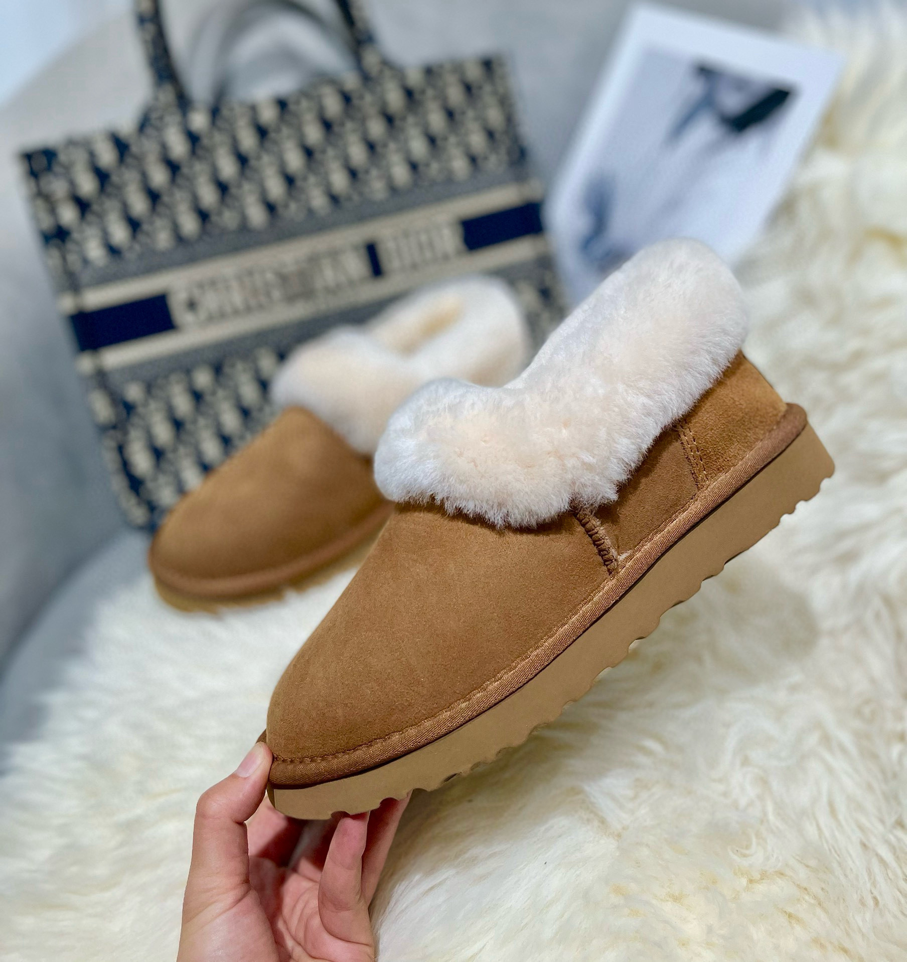 Shoe Ugg series — 983f7233 angle 1