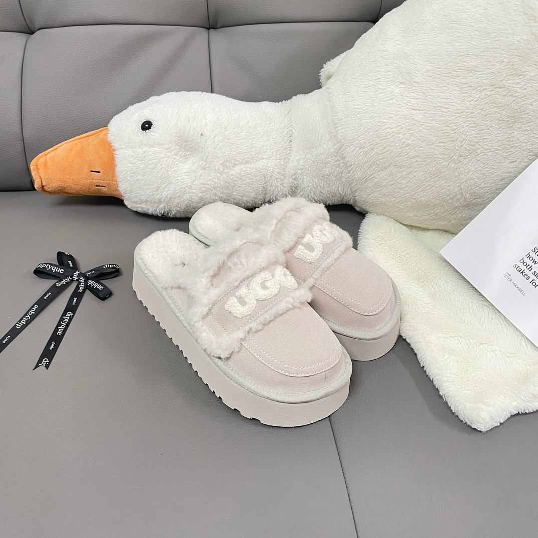 Shoe Ugg series — a77f3d85 angle 1
