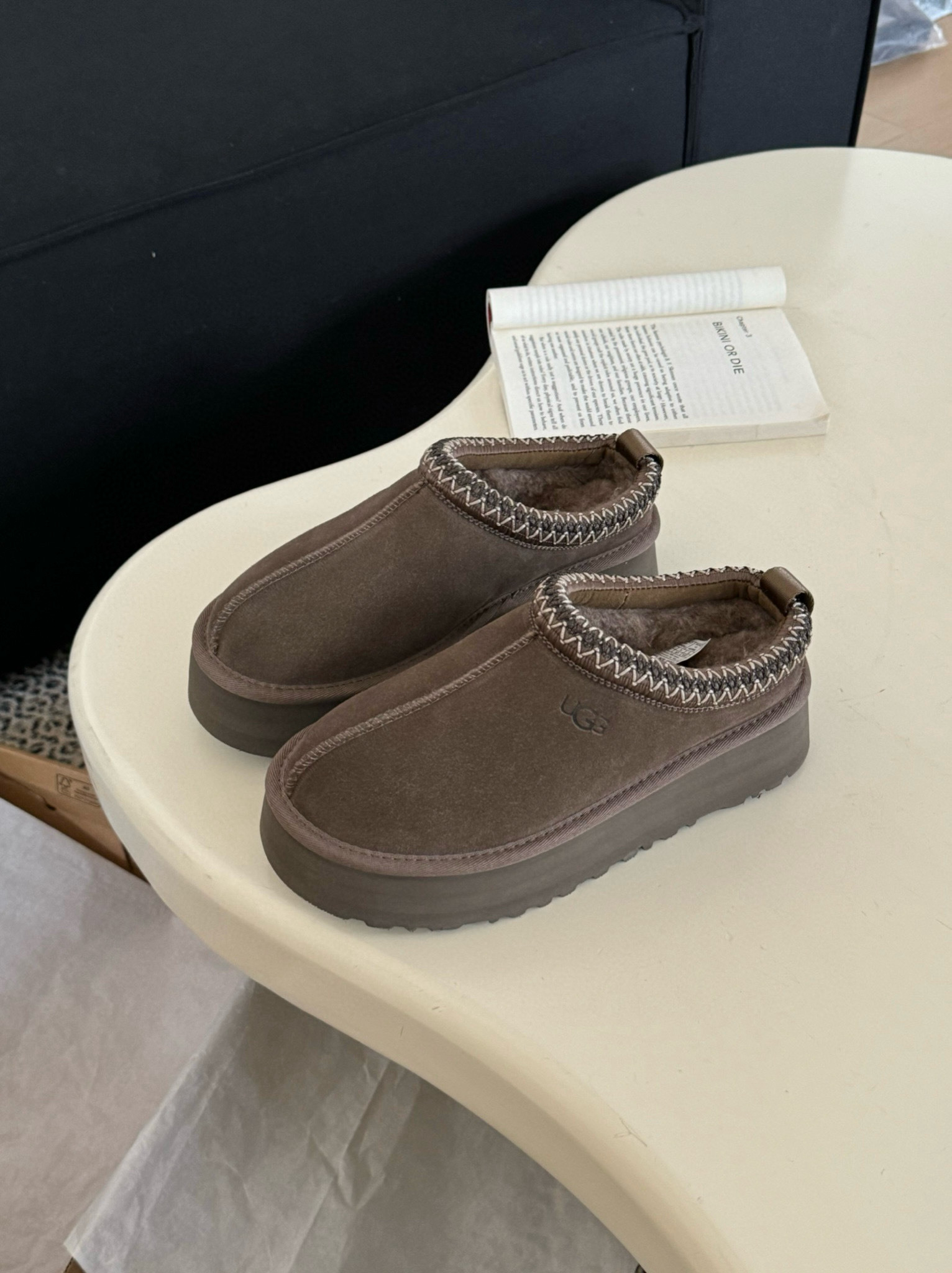 Shoe Ugg series — af86b0e0 angle 1