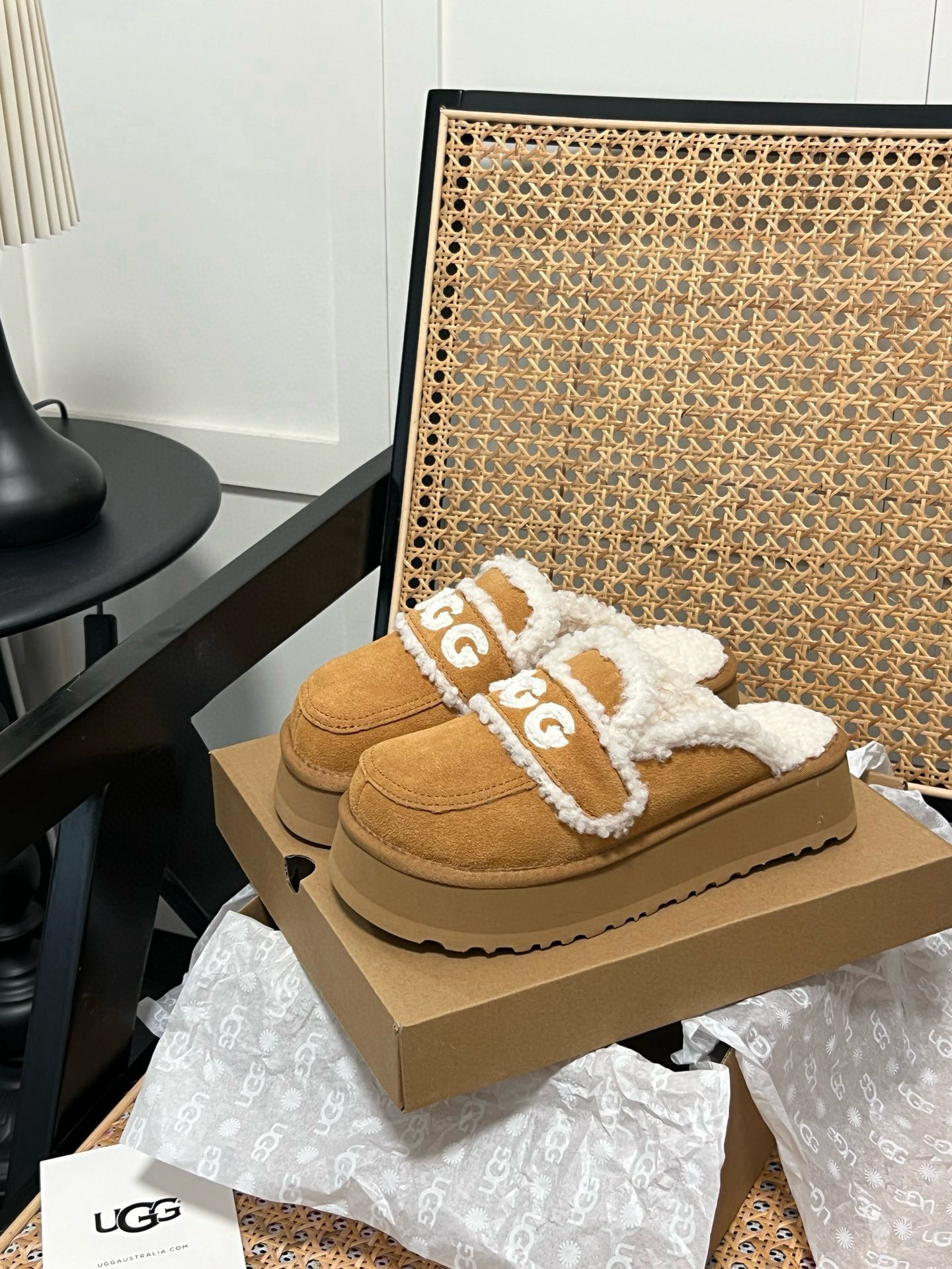 Shoe Ugg series — bdcb6f41 angle 1