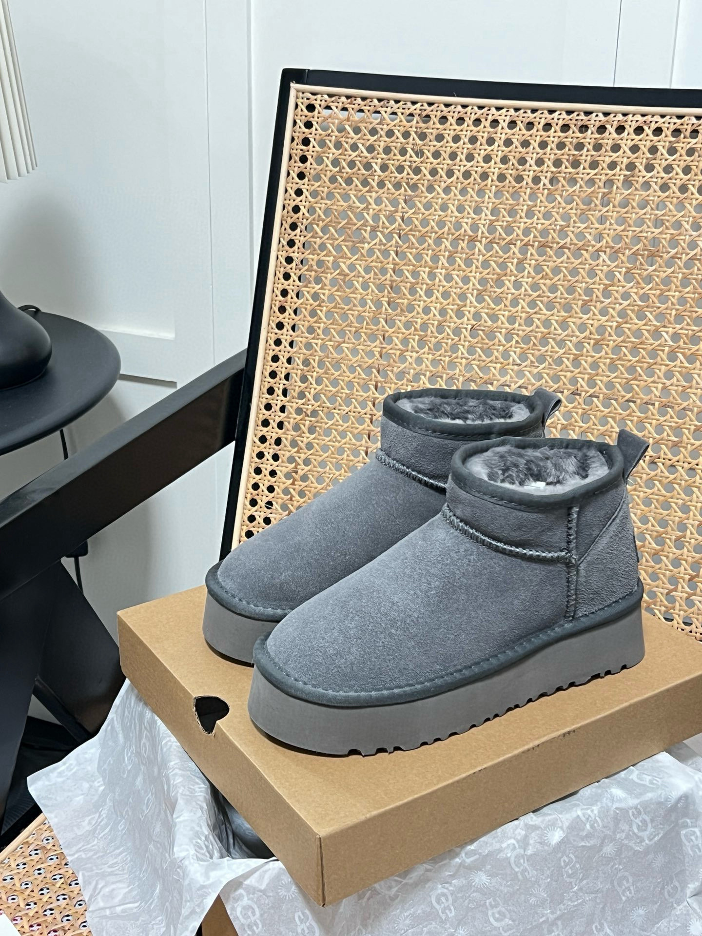 Shoe Ugg series — d1c7f164 angle 1