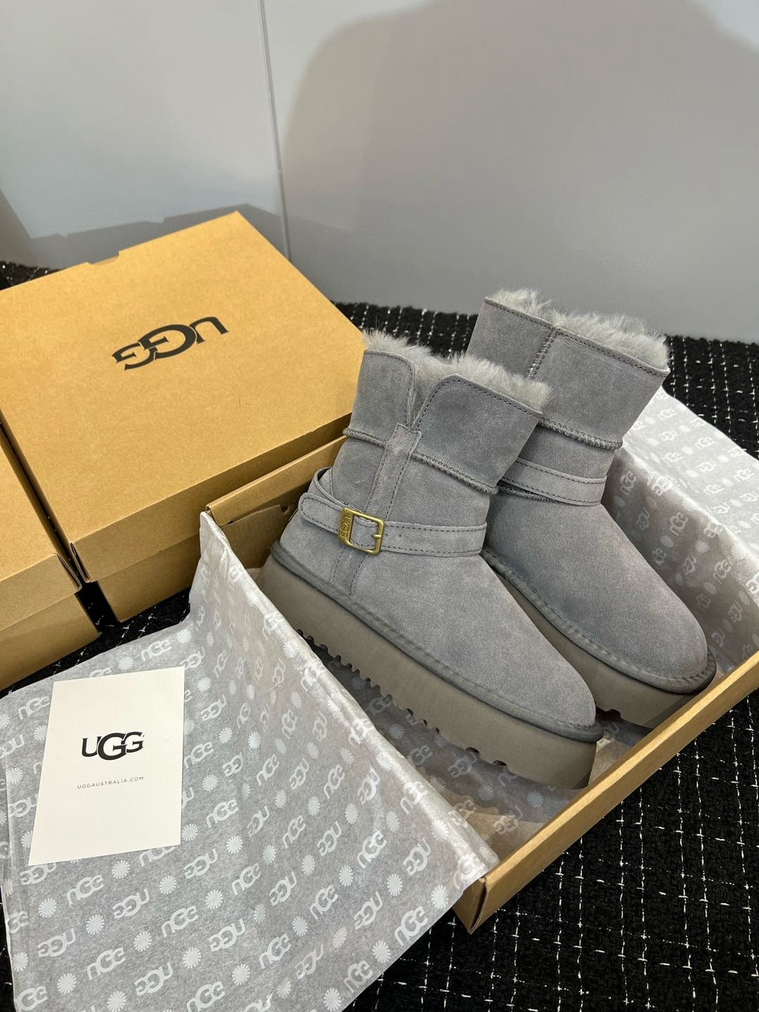 Shoe Ugg series — d56deaf6 angle 1