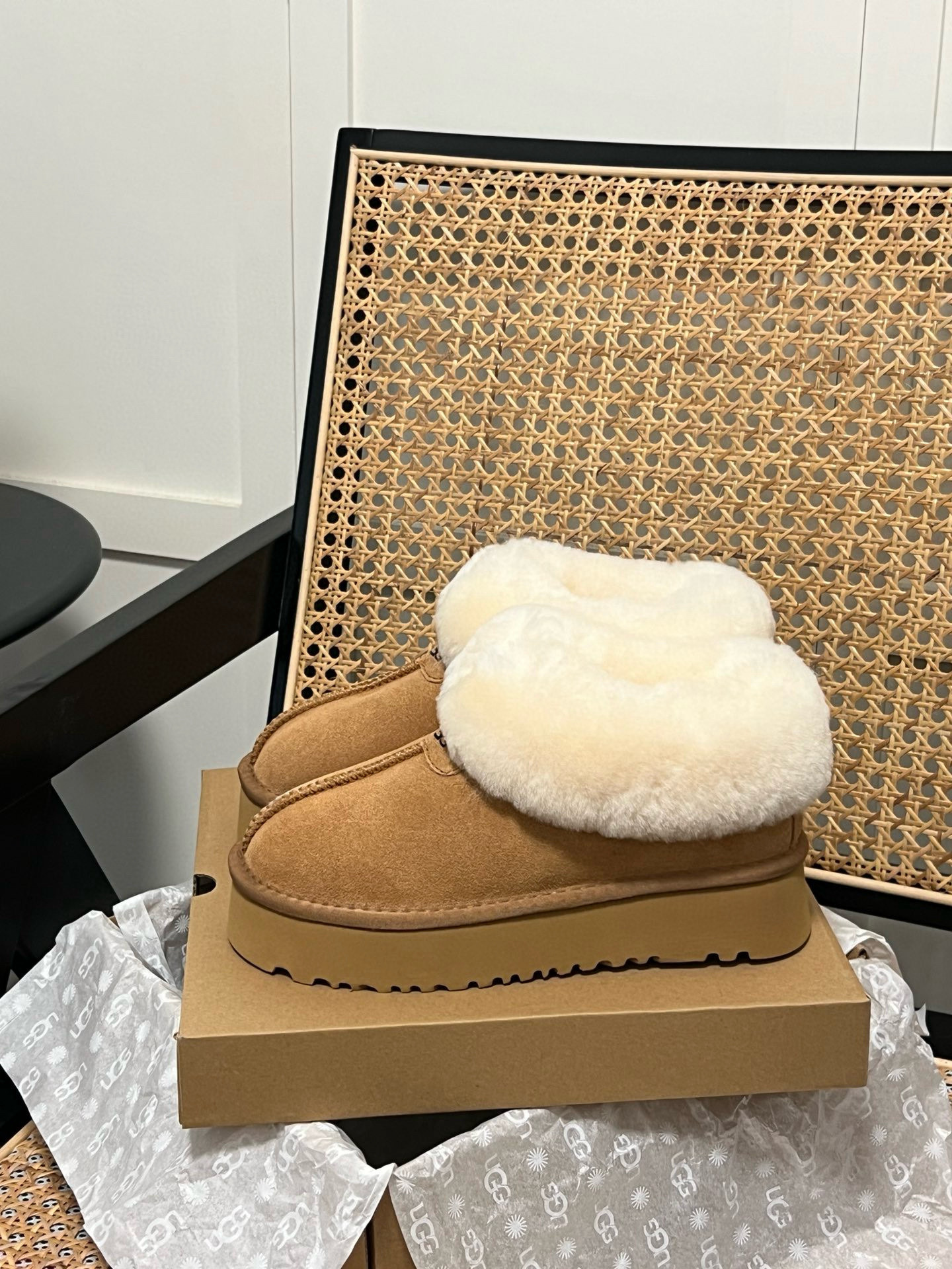 Shoe Ugg series — d8ef0004 angle 1