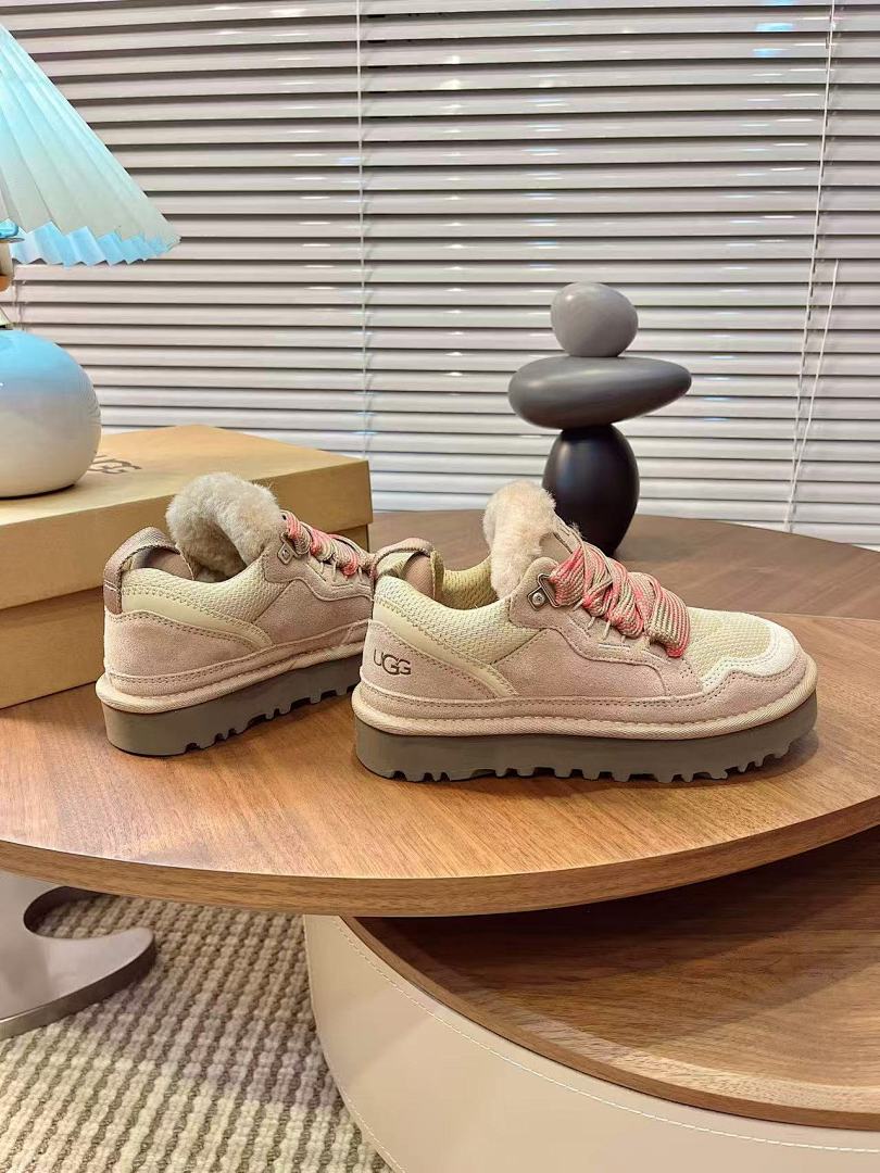 Shoe Ugg series — dbde3c93 angle 1