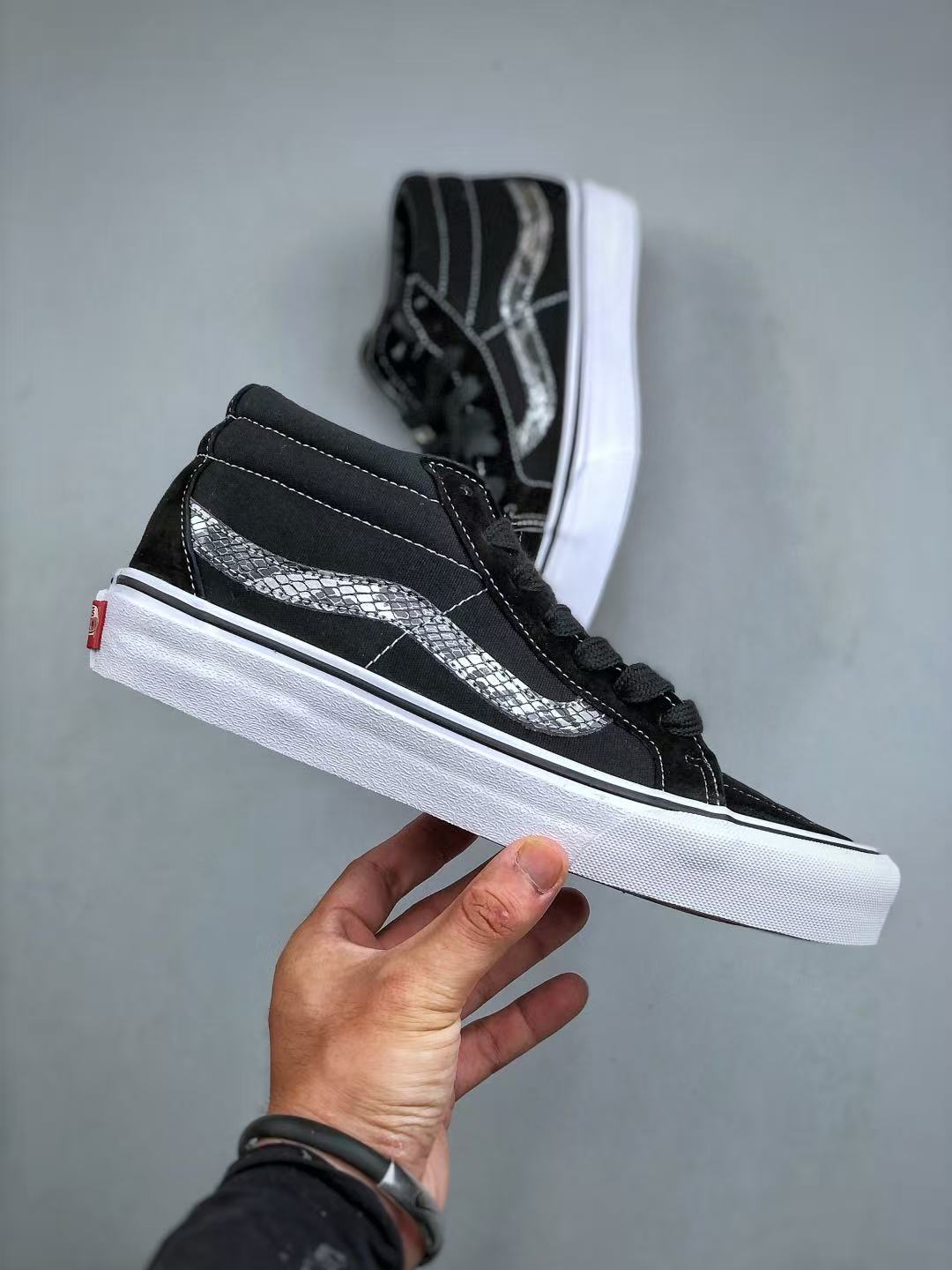 Shoe Vans Old Skool shoes — 116dc364 angle 1