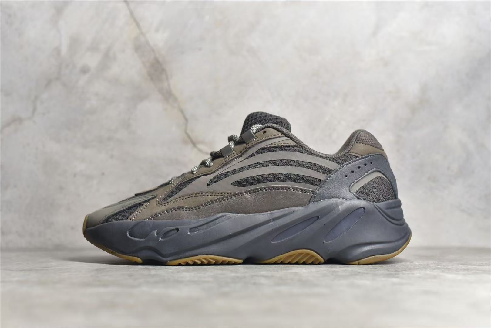 Shoe YEEZY — 9a27264f angle 1