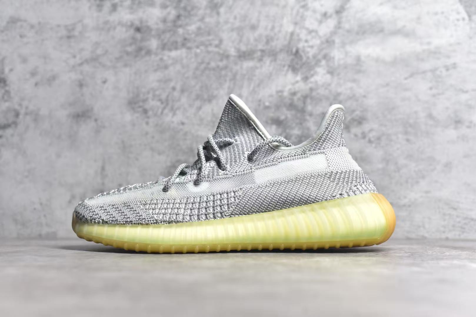 Shoe YEEZY — b2094d2c angle 1