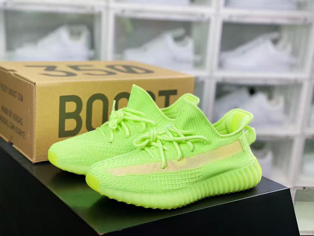 Shoe YEEZY — d39f9118 angle 1