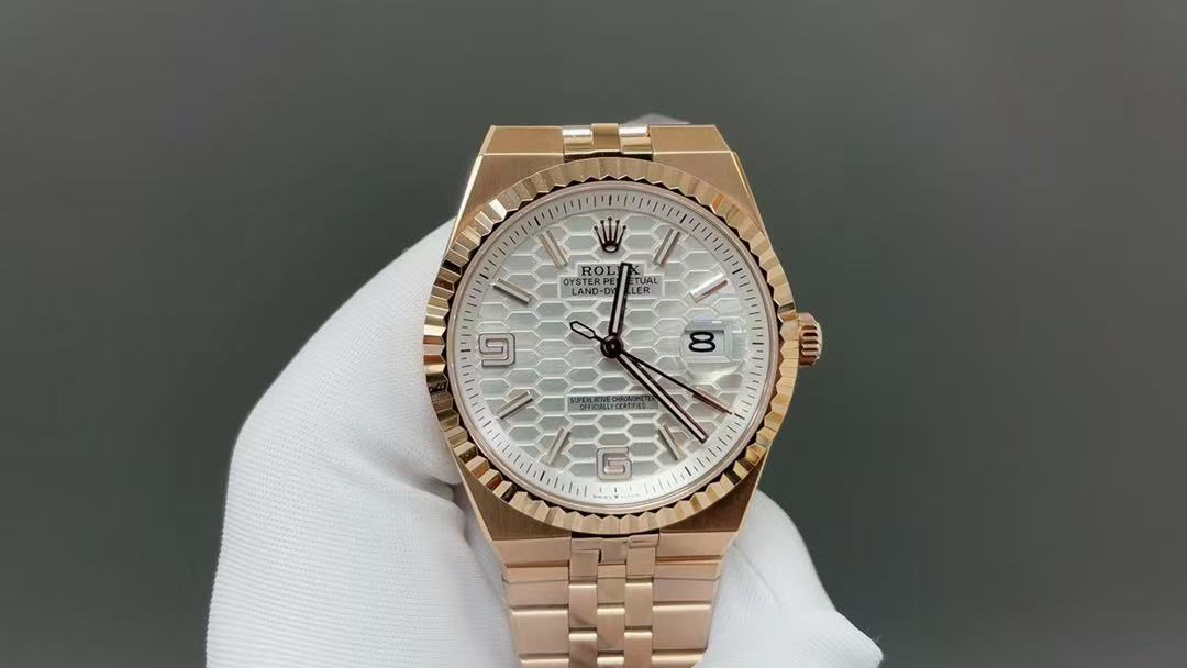 Watch — d7f42500 angle 1