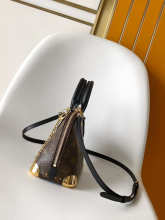 Designer Bags Louis Vuitton — M26084-1