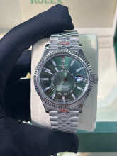 Watch — 572353f1